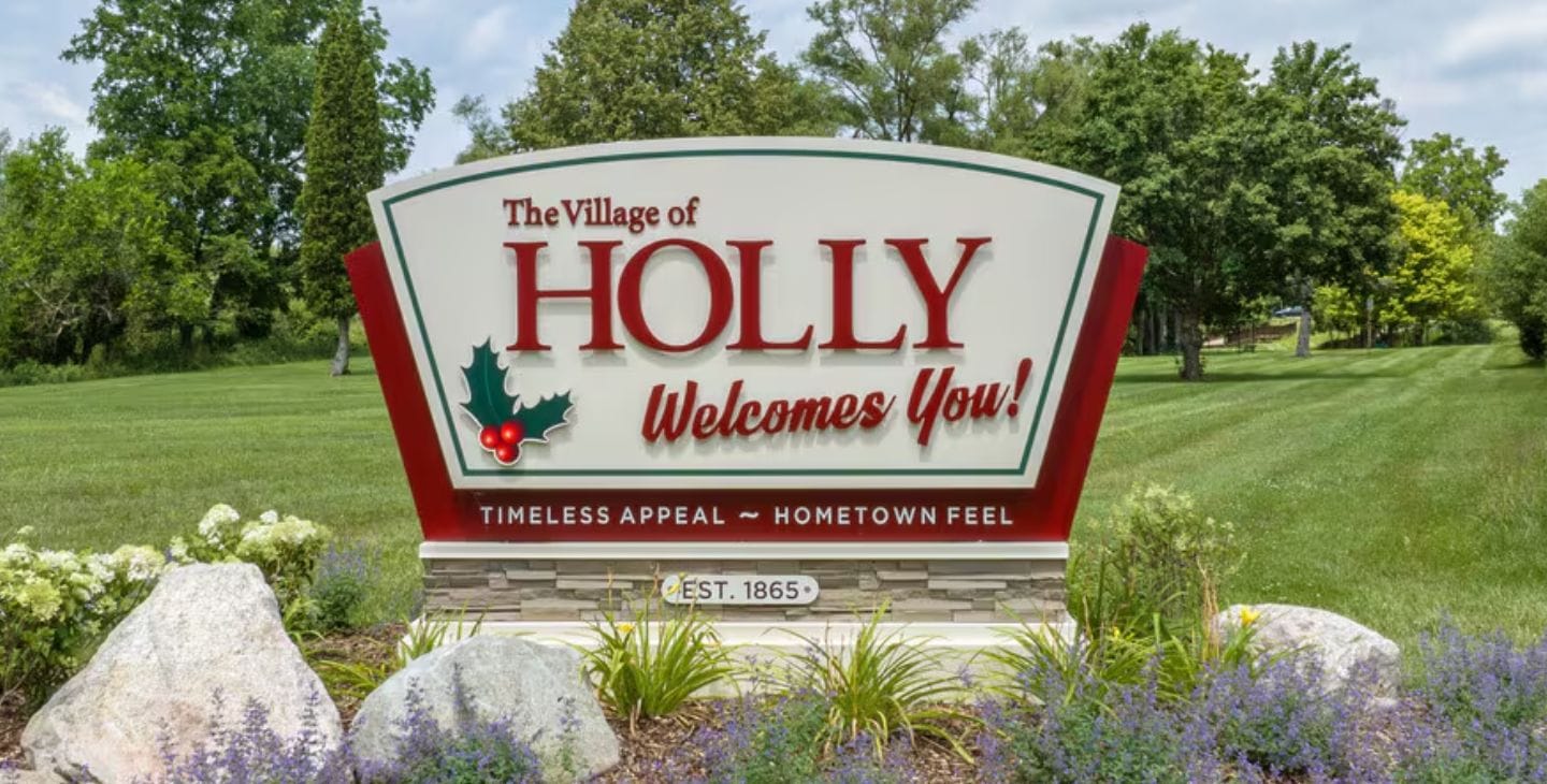 Holly Mi Welcome Sign